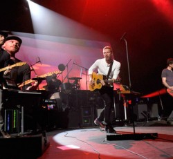 Δείτε live τους Coldplay σήμερα στις 13:30 