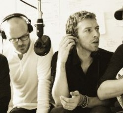 Δείτε το νέο video των Coldplay για το χριστουγεννιάτικο κομμάτι τους, "Christmas Lights" 