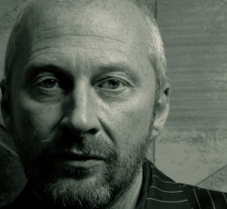 Σε κρίσιμη κατάσταση ο τραγουδιστής του "Wonderful Life", Black 