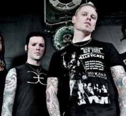 Ο κιθαρίστας των Limp Bizkit στους Combichrist 