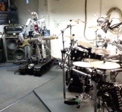 Ρομπότ που ροκάρουν και διασκευάζουν Motorhead 