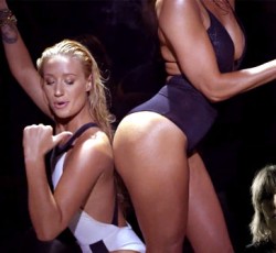 «Πώς να συναγωνιστούμε το πορνό στην μουσική;» 