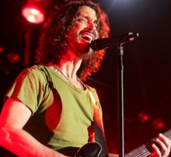 Chris Cornell (Soundgarden): «Η διάλυση μάς έκανε καλό συνθετικά» 