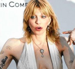 Σχεδόν κανείς δεν απάντησε στην αγγελία της Courtney Love για την θέση του μπασίστα 