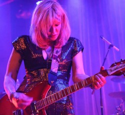 Αυτοβιογραφία θα κυκλοφορήσει η Courtney Love 