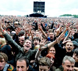 Xιλιάδες τα θύματα σε online απάτη με εισιτήρια συναυλιών 