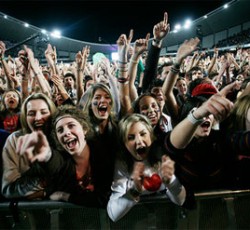 Οι οπαδοί ξοδεύουν πλέον περισσότερα χρήματα σε συναυλίες παρά σε δίσκους 