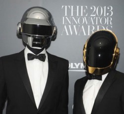 ‘Επεσαν οι «μάσκες» των Daft Punk (photo) 