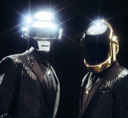 Ξεχωριστές πρωτιές στα βρετανικά charts για τους Daft Punk και τον Rod Stewart 