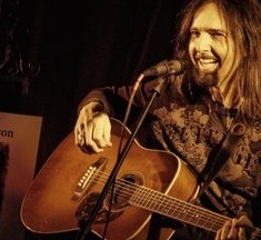 Μέλος της μπάντας του Alice Cooper σε περιοδεία με τους Thin Lizzy 