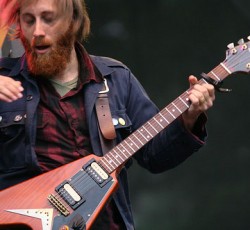 Ο κιθαρίστας των Black Keys έχασε τα... μαλλιά του Bob Dylan μετά το διαζύγιό του 