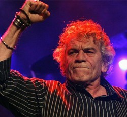 Κατέρρευσε στη σκηνή ο τραγουδιστής των Nazareth 