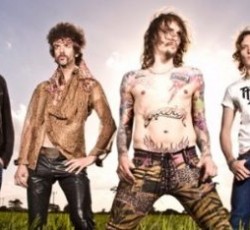 To πρώτο καινούριο τραγούδι των Darkness μετά το reunion 