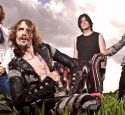 Οι The Darkness support στην περιοδεία της Lady Gaga στην Ευρώπη 