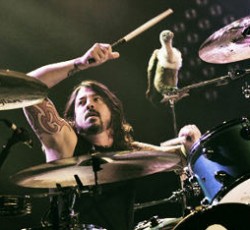 Οι 10 καλύτεροι drummer - τραγουδιστές 