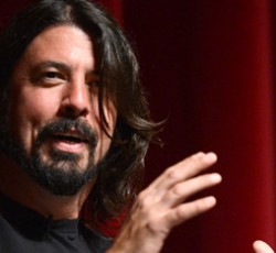 Οι Foo Fighters στην παρουσίαση του iPhone 5 