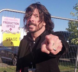 Επιστροφή του Dave Grohl στους Queens Of The Stone Age 