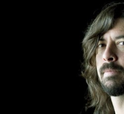 Χωρίς τον Grohl η περιοδεία των Queens Of The Stone Age 