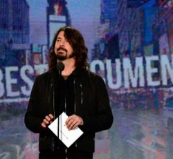 Παρουσιαστής σε μουσική τηλεοπτική σειρά ο Dave Grohl 