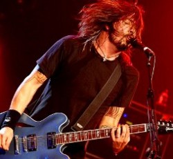 «Bieber-όπληκτος» ο Dave Grohl, παρέα με τη Lady Gaga o drummer των Anthrax