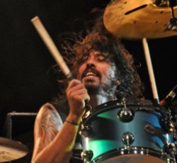 Dave Grohl: «Ξαναέπαιξα το "Smells Like Teen Spirit" έπειτα από 18 χρόνια» 