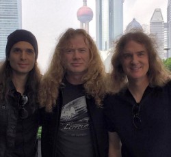 Ο Mustaine ξεκαθαρίζει τι συνέβη στο Πεκίνο 