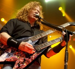 Κροάτες οπαδοί των W.A.S.P. πετροβολούν τον Dave Mustaine