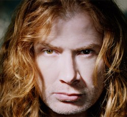 Ο Dave Mustaine επιτίθεται σε οπαδό κατά τη διάρκεια συναυλίας των Megadeth 
