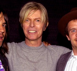 O David Bowie είπε δύο φορές «όχι» στους Red Hot Chili Peppers 