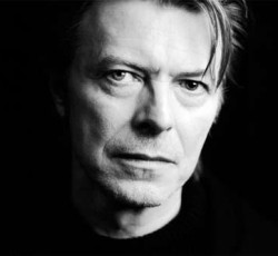 Ο David Bowie περιγράφει την νέα δουλειά του με 42 λέξεις 