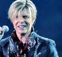 Ο David Bowie έχει καταπληκτικά ακυκλοφόρητα κομμάτια, σύμφωνα με τον Tony Visconti 