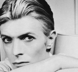 Slash: «Έπιασα τη μάνα μου γυμνή με τον David Bowie» 