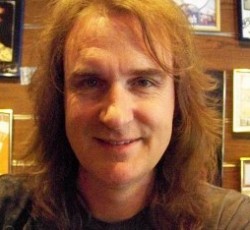 Φουρνίζοντας κουλουράκια με τον David Ellefson 