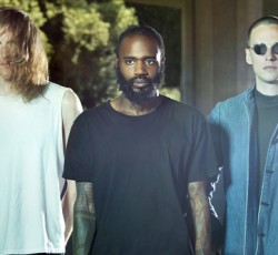 Τίτλοι τέλους σε χαρτοπετσέτα για τους Death Grips 