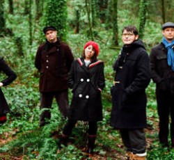 Στο #1 του Billboard οι Decemberists, στο #4 οι Social Distortion