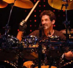 Συνελήφθη ο drummer των Journey, Deen Castronovo 