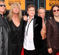 Δεκαπέντε νέα κομμάτια έχουν γράψει οι Def Leppard 