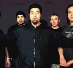 Αναγκαστική πρόωρη κυκλοφορία για το ''Diamond Eyes'' των Deftones 