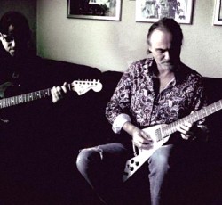 Οι κιθαρίστες των Mercyful Fate σε δράση! 