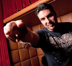 Ο Joe Bonamassa προσλαμβάνει τον Derek Sherinian στην μπάντα του 