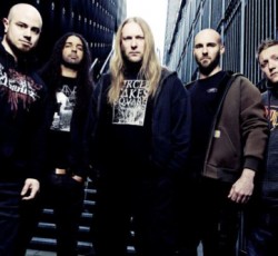 Aκούστε δύο τραγούδια από την επιστροφή των Dew-Scented 