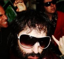 Δείτε το πρώτο βίντεο της hard rock μπάντας του Moby 