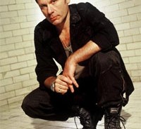 Bruce Diskinsοn μαινόμενος 