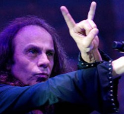 Wendy Dio: «O Ronnie απομακρύνθηκε από τους Rainbow γιατί δεν έγραφε εμπορικά τραγούδια» 