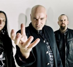 Οι Disturbed καλούν τον κόσμο να «σκάσει έναν μπάφο» με το νέο τους κομμάτι (lyric video) 