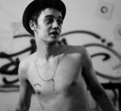 Ο Pete Doherty καταδικάζεται και πάλι για κατοχή ναρκωτικών 