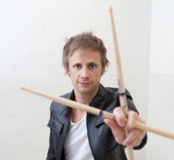 Muse: «Η νέα μας περιοδεία θα περιλαμβάνει εξωγήινους, πυραμίδες και kung fu» 