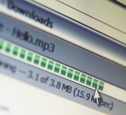 Οι «πειρατές» αγοράζουν περισσότερη μουσική απ' ό,τι ο υπόλοιπος κόσμος, σύμφωνα με έρευνα 