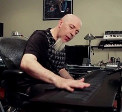 Ο Jordan Rudess των Dream Theater στέλνει ένα μουσικό μήνυμα ειρήνης 