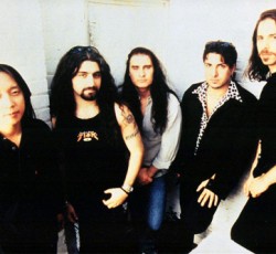 John Petrucci (Dream Theater): «Ήμασταν uncool και αυτό συνέβαλε στην επιτυχία μας»